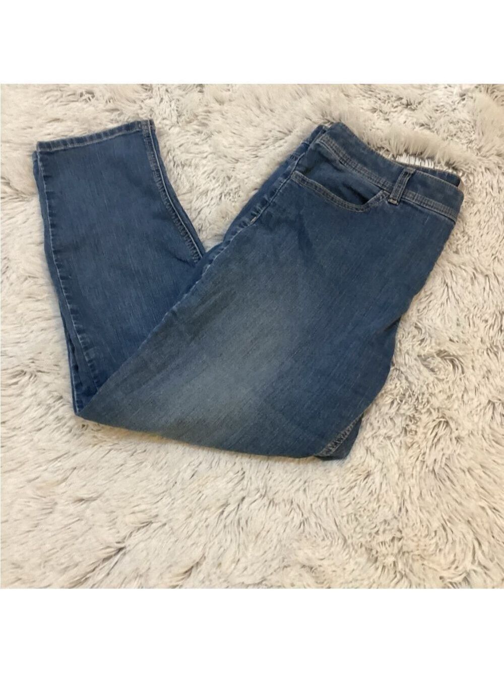Chicos lightwash ankle jeans with embroidered back pockets Woman M/10